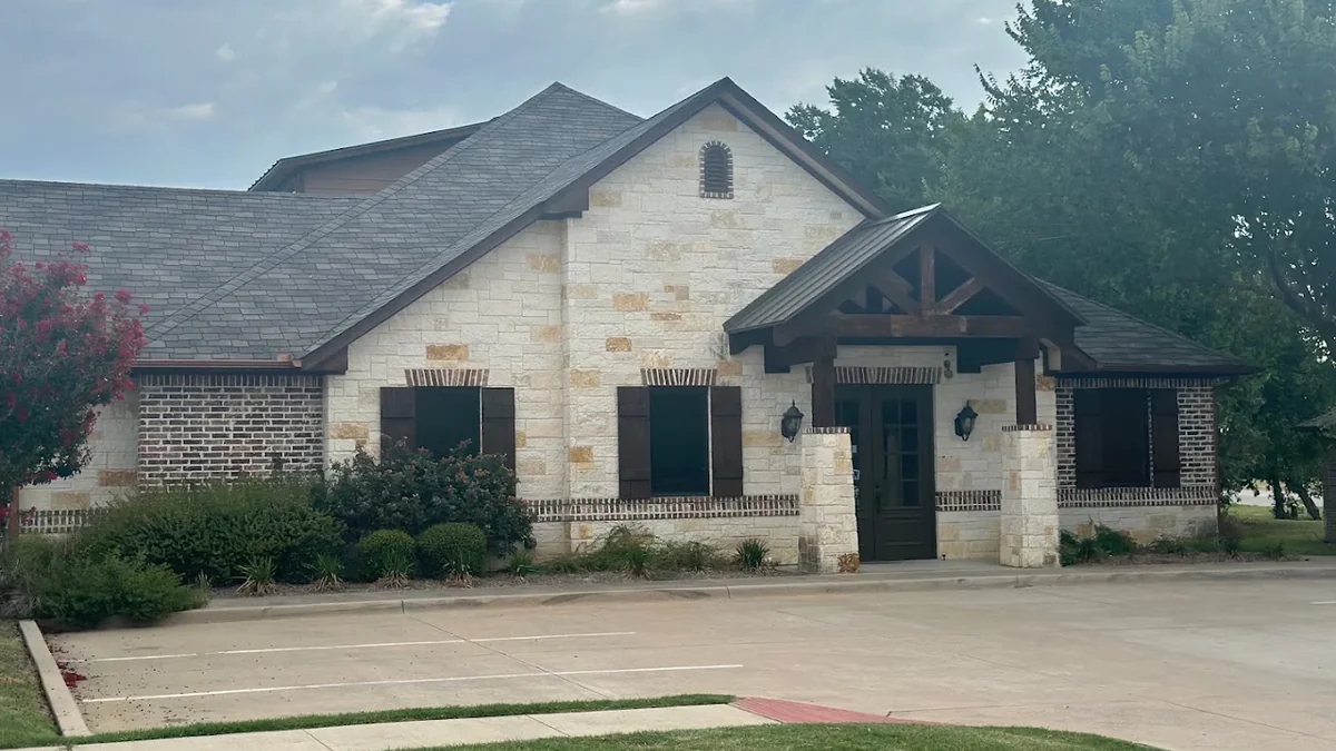 Exterior of the Solutions in Pain Wylie office